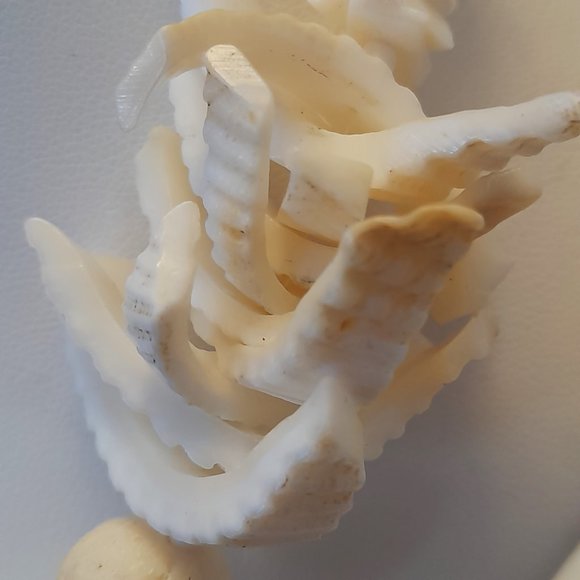 Vintage 1970's 18" Necklace Mother of Pearl, Pooka Shells and Natura Coral Beads - Picture 4 of 7